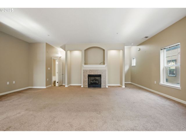 22864 Sw FOREST CREEK Dr 200, Sherwood, OR 97140