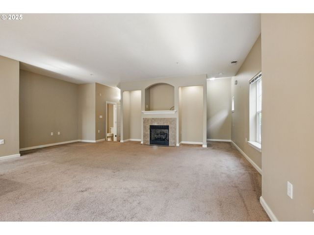 22864 Sw FOREST CREEK Dr 200, Sherwood, OR 97140