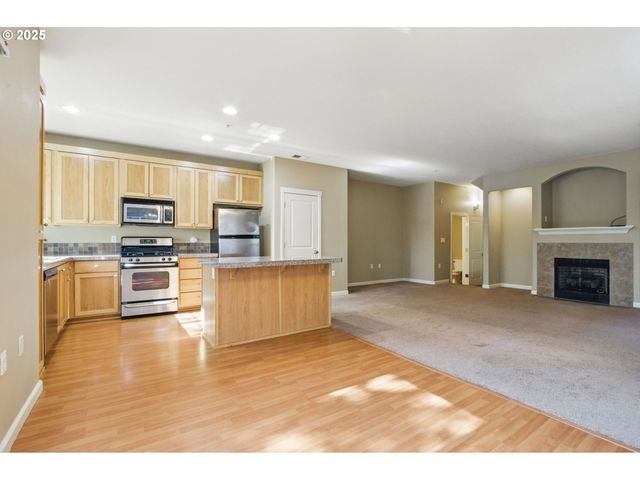 22864 Sw FOREST CREEK Dr 200, Sherwood, OR 97140