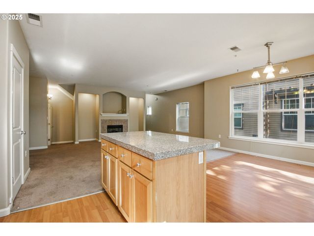 22864 Sw FOREST CREEK Dr 200, Sherwood, OR 97140