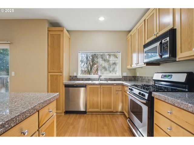 22864 Sw FOREST CREEK Dr 200, Sherwood, OR 97140