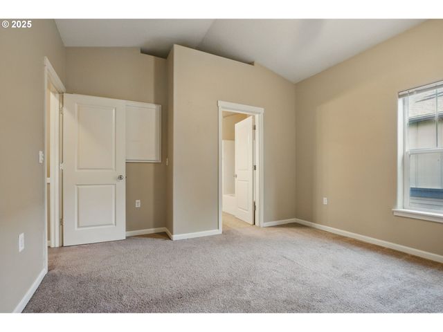 22864 Sw FOREST CREEK Dr 200, Sherwood, OR 97140