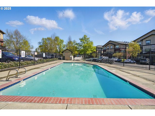 22864 Sw FOREST CREEK Dr 200, Sherwood, OR 97140