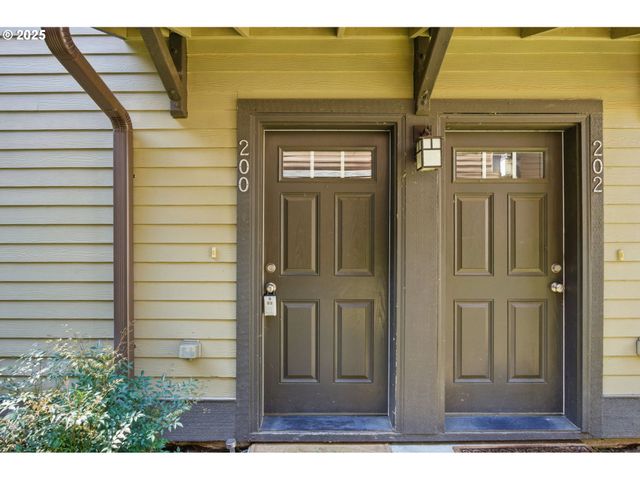 22864 Sw FOREST CREEK Dr 200, Sherwood, OR 97140