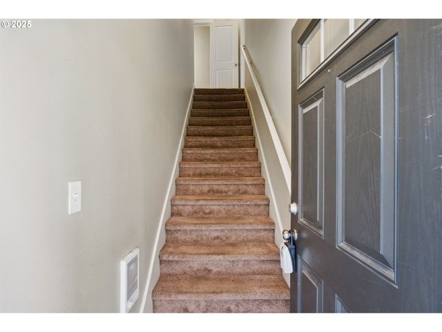 22864 Sw FOREST CREEK Dr 200, Sherwood, OR 97140