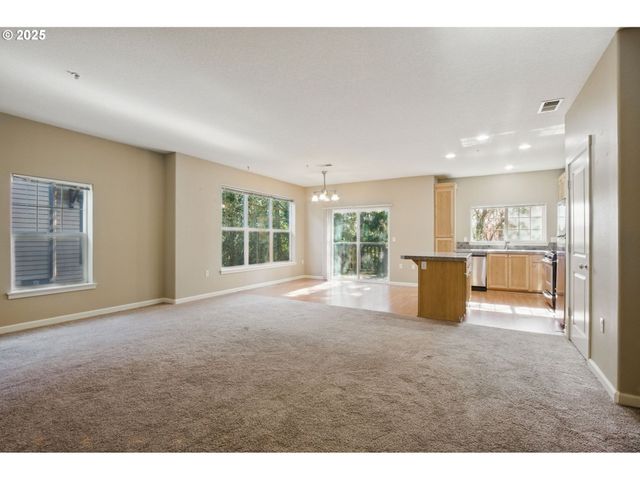 22864 Sw FOREST CREEK Dr 200, Sherwood, OR 97140