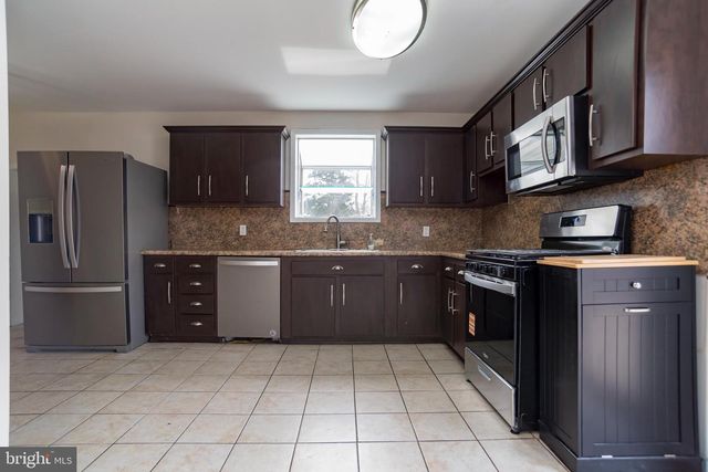 2427 BUTTONWOOD LN, Millville, NJ 08332