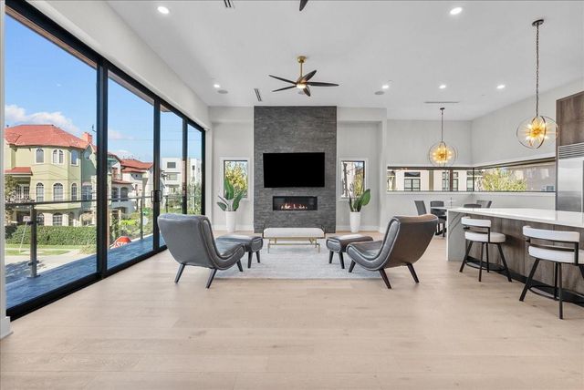 516 Reinerman Street, Houston, TX 77007