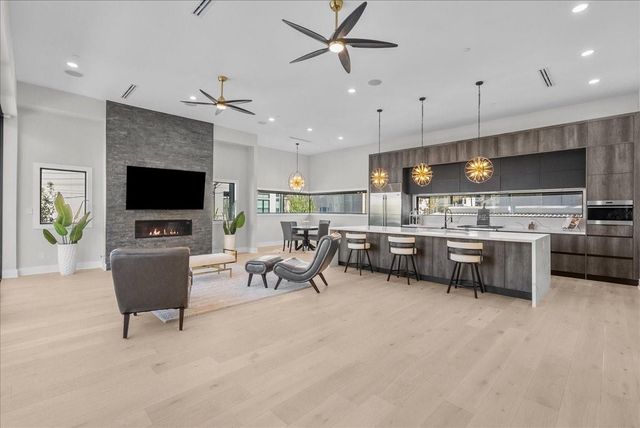 516 Reinerman Street, Houston, TX 77007