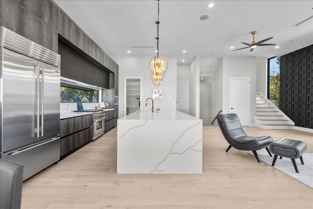 516 Reinerman Street, Houston, TX 77007