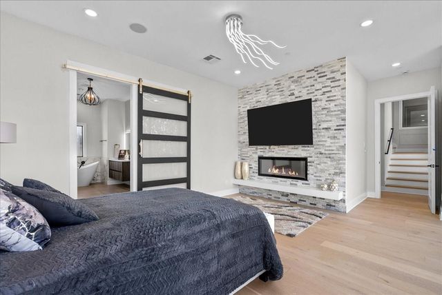 516 Reinerman Street, Houston, TX 77007