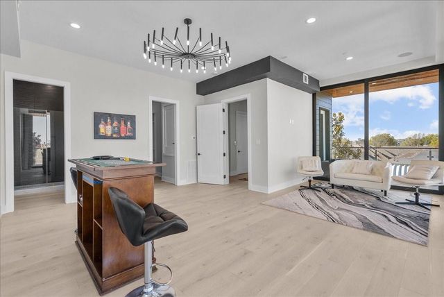 516 Reinerman Street, Houston, TX 77007