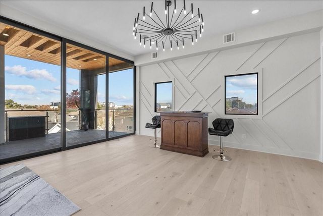 516 Reinerman Street, Houston, TX 77007