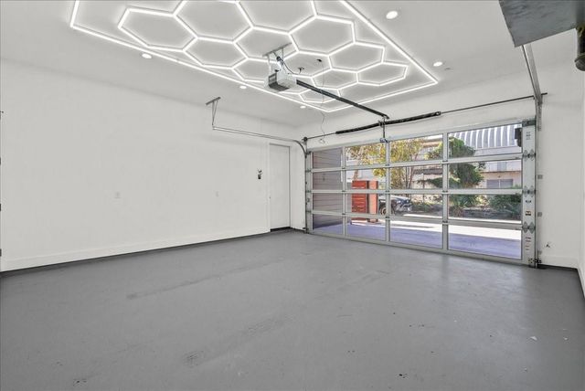 516 Reinerman Street, Houston, TX 77007