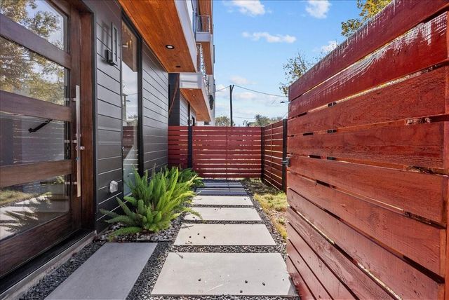 516 Reinerman Street, Houston, TX 77007