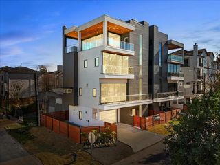 516 Reinerman Street, Houston, TX 77007