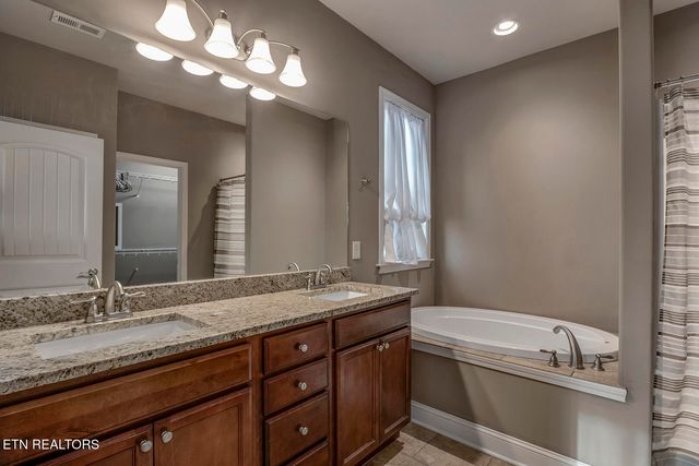 3115 Oakwood Hills Lane, Knoxville, TN 37931