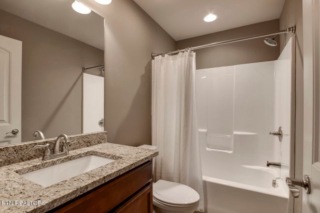 3115 Oakwood Hills Lane, Knoxville, TN 37931