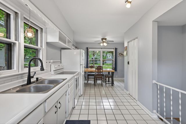 944 Mahtomedi Avenue, Mahtomedi, MN 55115
