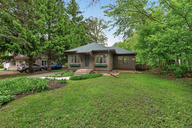 944 Mahtomedi Avenue, Mahtomedi, MN 55115