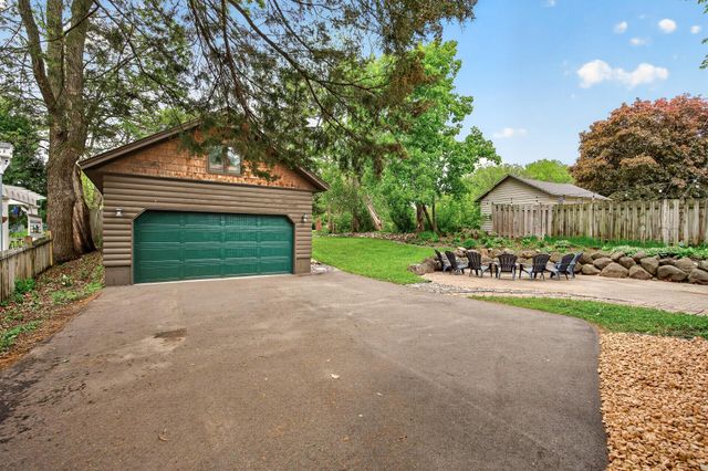 944 Mahtomedi Avenue, Mahtomedi, MN 55115