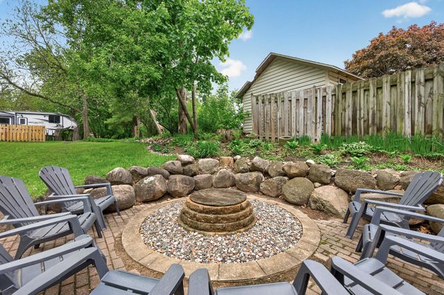 944 Mahtomedi Avenue, Mahtomedi, MN 55115