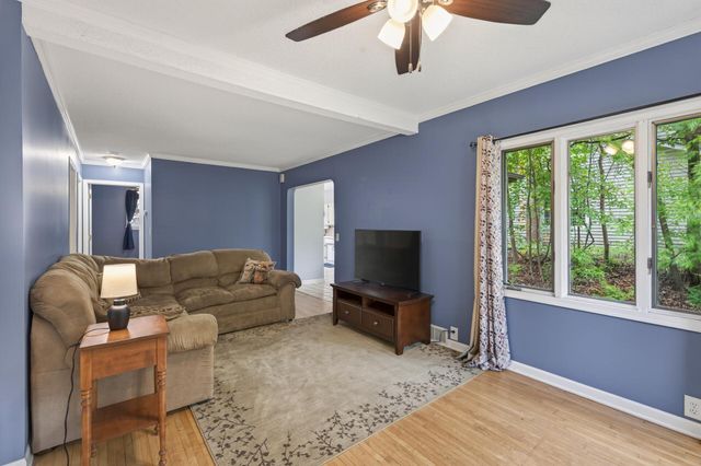 944 Mahtomedi Avenue, Mahtomedi, MN 55115