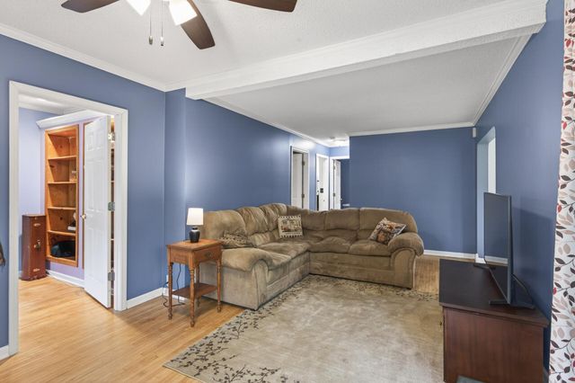 944 Mahtomedi Avenue, Mahtomedi, MN 55115
