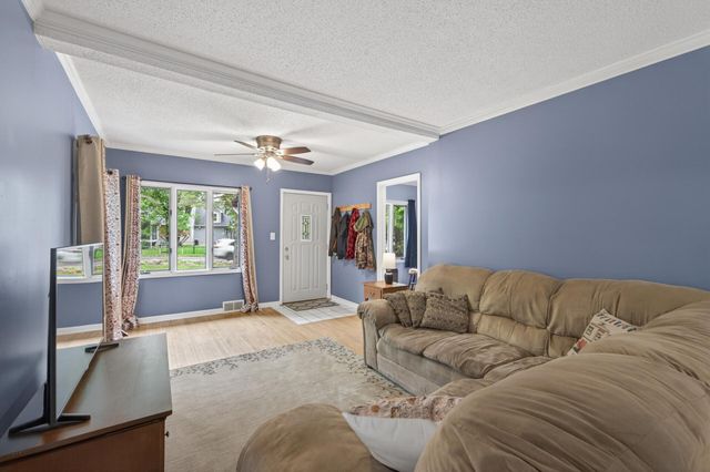 944 Mahtomedi Avenue, Mahtomedi, MN 55115