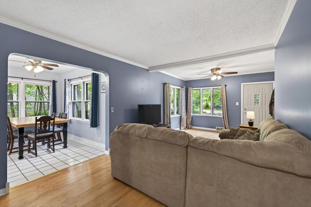 944 Mahtomedi Avenue, Mahtomedi, MN 55115