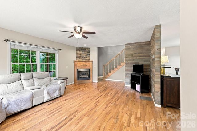 95 Holly Ridge Road, Waynesville, NC 28786