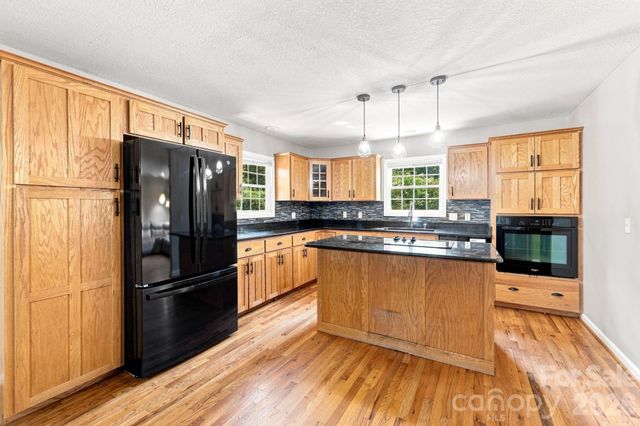 95 Holly Ridge Road, Waynesville, NC 28786