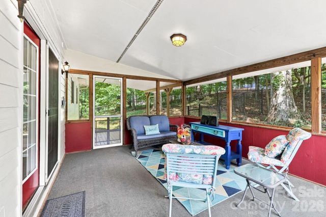 95 Holly Ridge Road, Waynesville, NC 28786