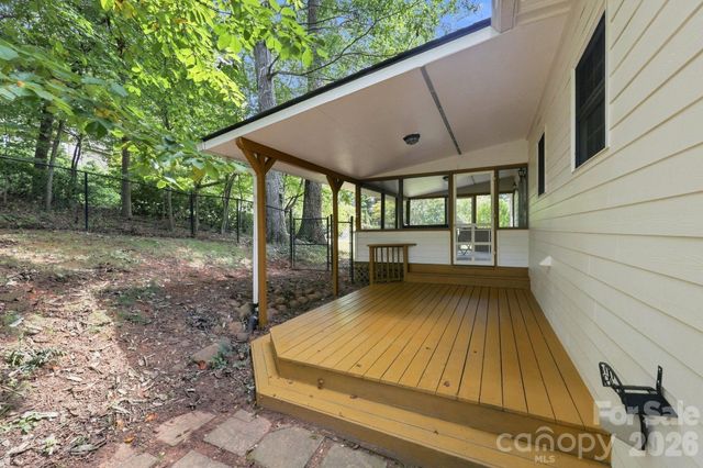 95 Holly Ridge Road, Waynesville, NC 28786