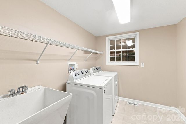 95 Holly Ridge Road, Waynesville, NC 28786
