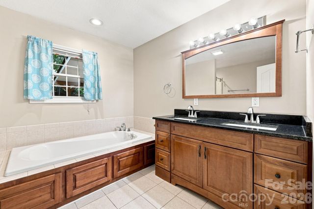 95 Holly Ridge Road, Waynesville, NC 28786