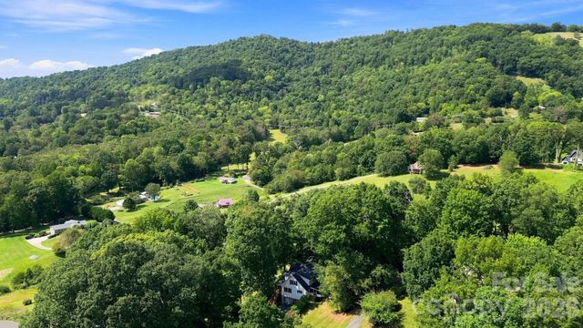95 Holly Ridge Road, Waynesville, NC 28786