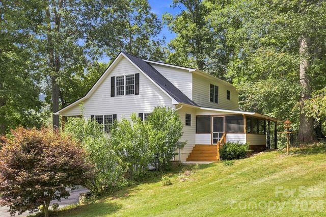 95 Holly Ridge Road, Waynesville, NC 28786