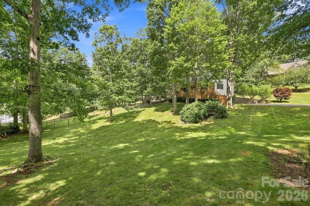 95 Holly Ridge Road, Waynesville, NC 28786