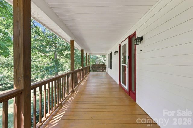 95 Holly Ridge Road, Waynesville, NC 28786