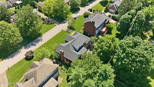 1112 Bentwood Place Ct, Louisville, KY 40207