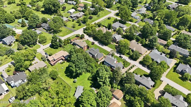 1112 Bentwood Place Ct, Louisville, KY 40207