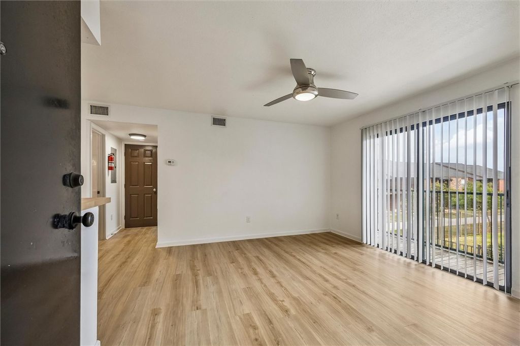 904 University Oaks Blvd. 118, College Station, TX 77840 — photo 2