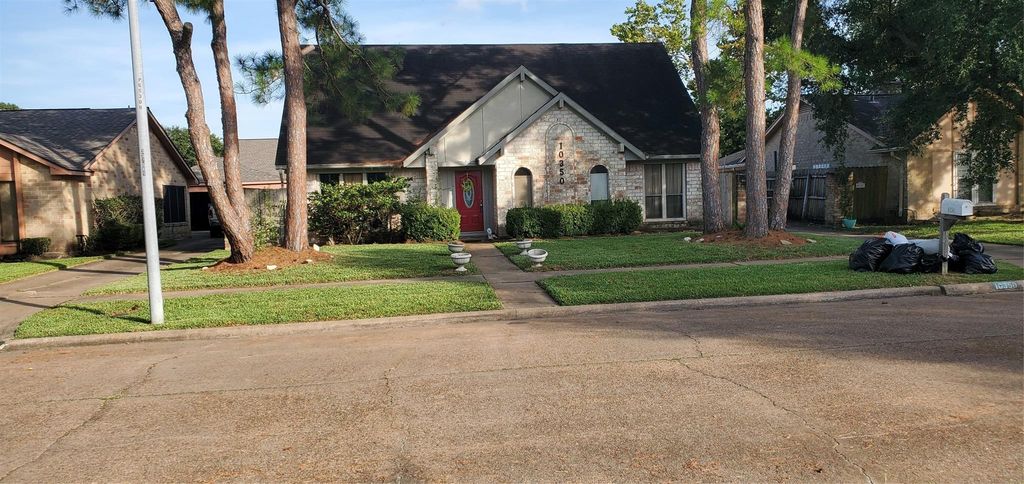 10350 Sageglow Drive, Houston, TX 77089