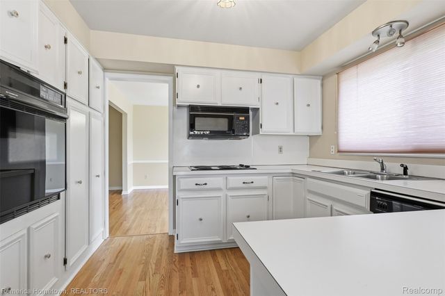 12811 Glenview Drive, Plymouth Charter Township, MI 48170