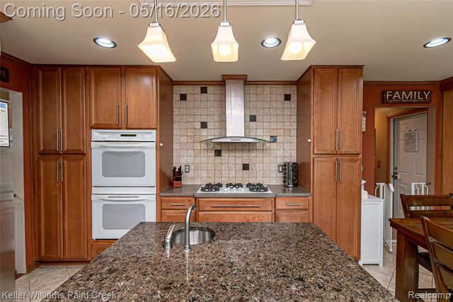 47038 Sarnus Drive, Macomb, MI 48044