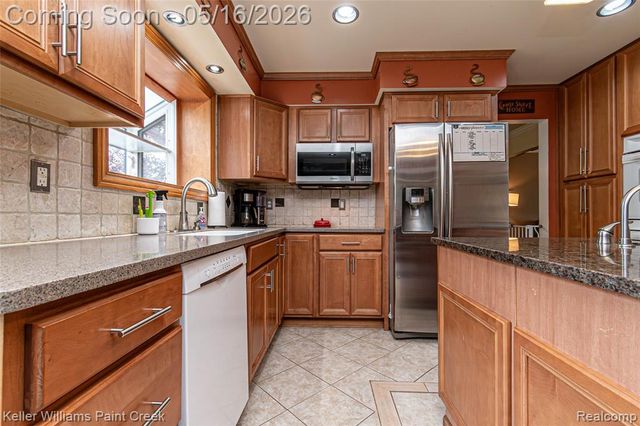 47038 Sarnus Drive, Macomb, MI 48044