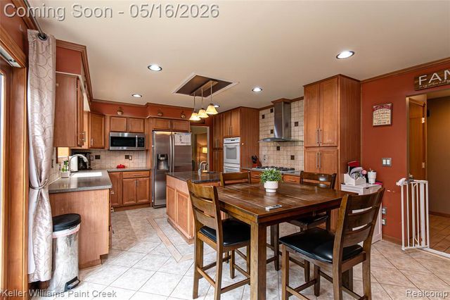 47038 Sarnus Drive, Macomb, MI 48044
