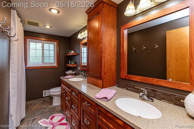 47038 Sarnus Drive, Macomb, MI 48044