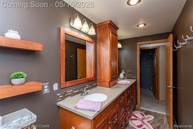 47038 Sarnus Drive, Macomb, MI 48044